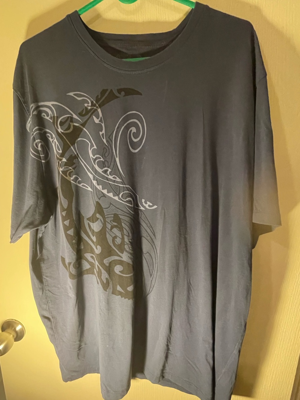 Ovi Men's Charcoal Gray Short Sleeve Graphic Tee